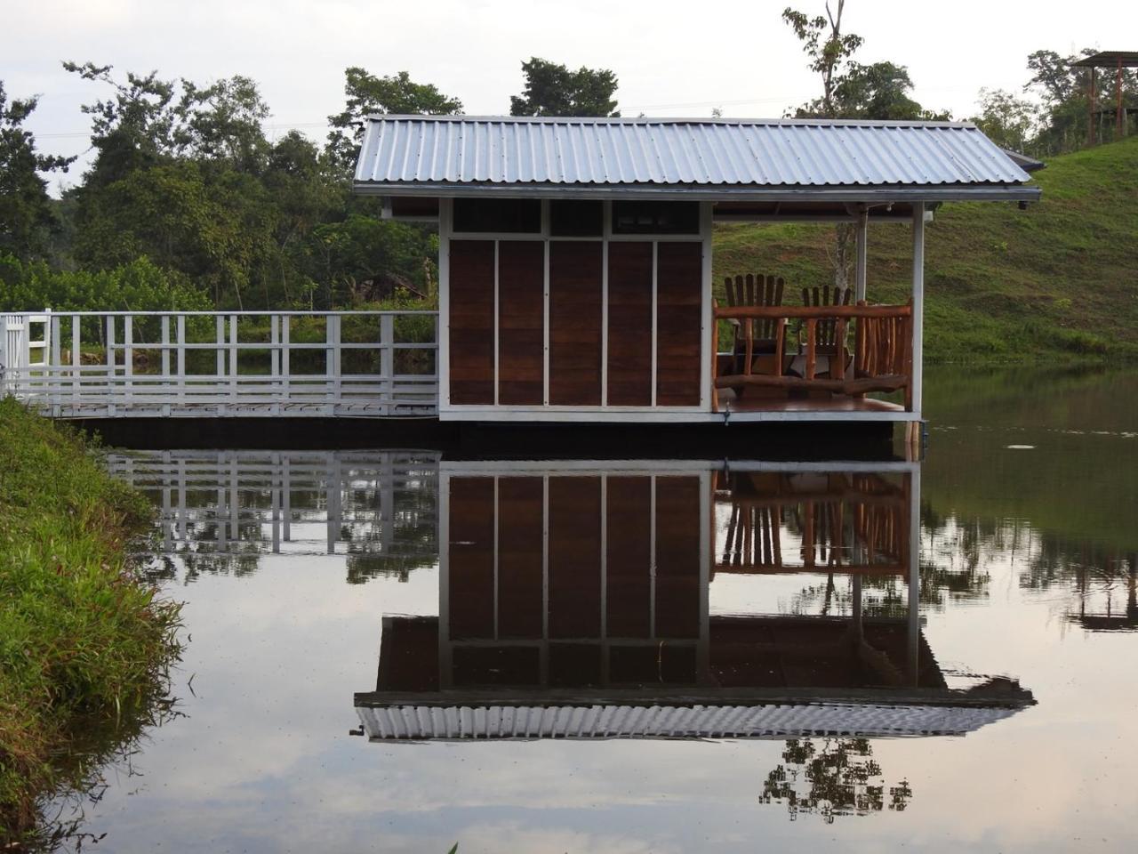 Hilamito Lodge Tela Exterior foto